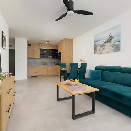 Hotel apartamentowy Wellness & With Parking By Renters 4*