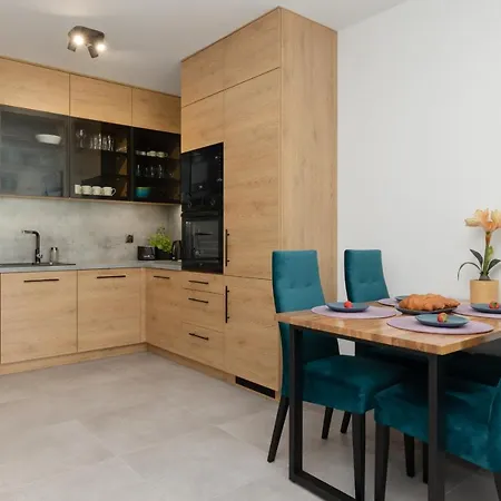 Wellness & With Parking By Renters Hotel apartamentowy 4*