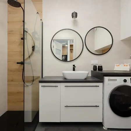 Wellness & With Parking By Renters Hotel apartamentowy