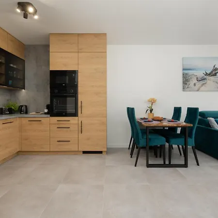 Wellness & With Parking By Renters Hotel apartamentowy 4*