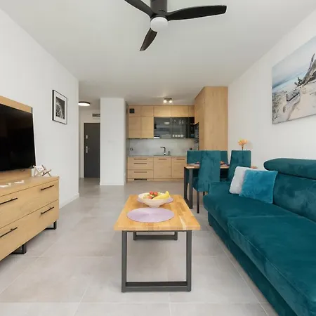 Hotel apartamentowy Wellness & With Parking By Renters