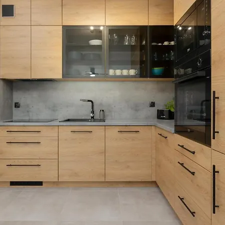 Wellness & With Parking By Renters Aparthotel