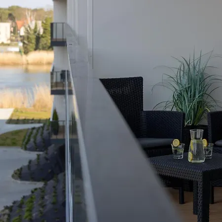 Wellness & With Parking By Renters Aparthotel *