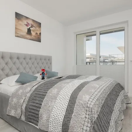 Hotel apartamentowy Wellness & With Parking By Renters