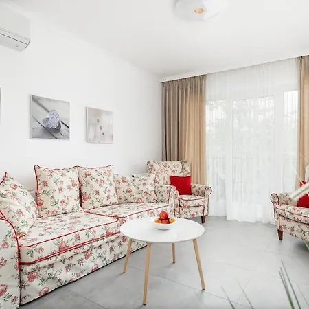 Wellness & With Parking By Renters 4*