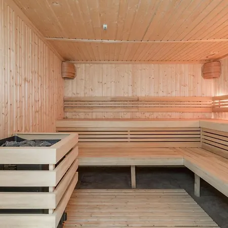 Wellness & With Parking By Renters Hotel apartamentowy