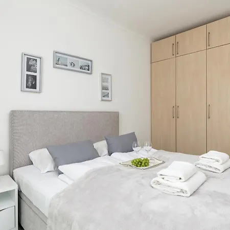 Wellness & With Parking By Renters Hotel apartamentowy
