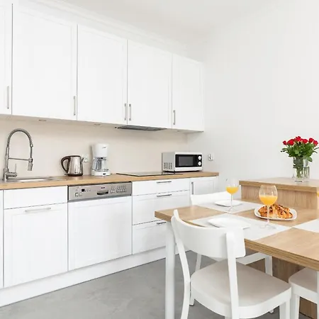 Hotel apartamentowy Wellness & With Parking By Renters