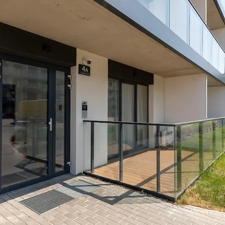 Wellness & With Parking By Renters Aparthotel *
