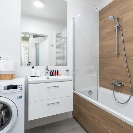 Wellness & With Parking By Renters Hotel apartamentowy 4*