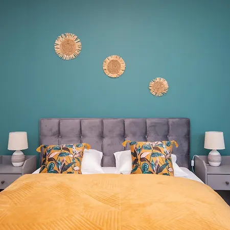 Wellness & With Parking By Renters Aparthotel *