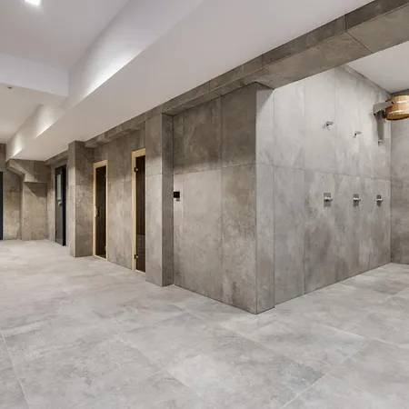 Wellness & With Parking By Renters Aparthotel